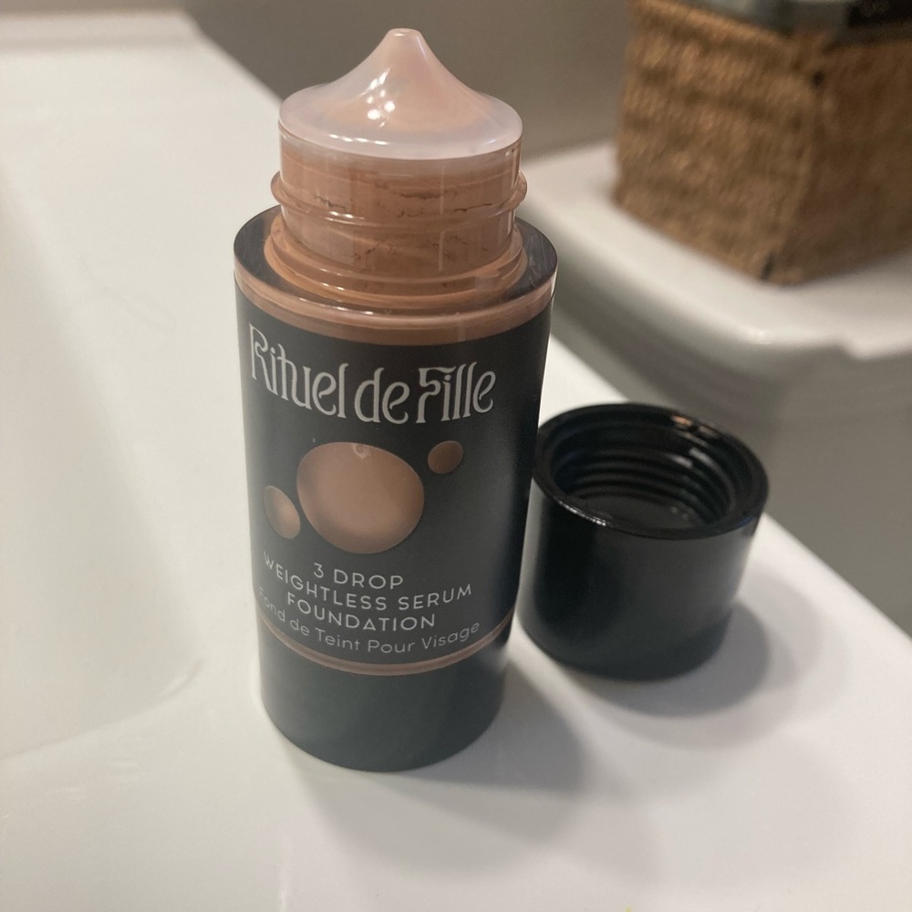 Rituel de fille- potion number 125 light shade for warm peach undertones